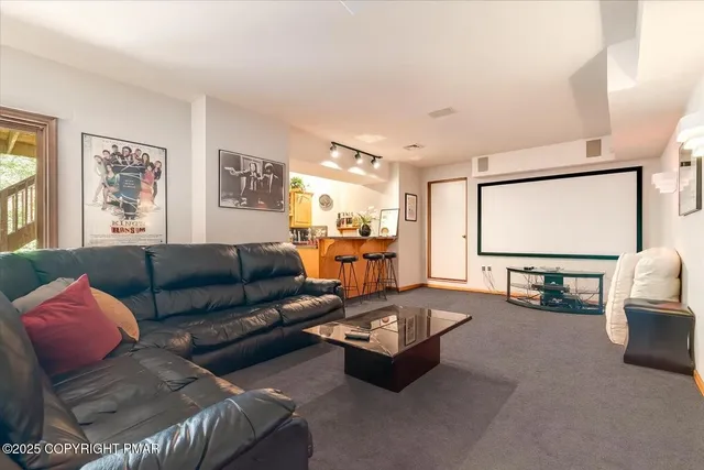 $824,900 | 257 Eastshore Drive, East Stroudsburg, PA 18301