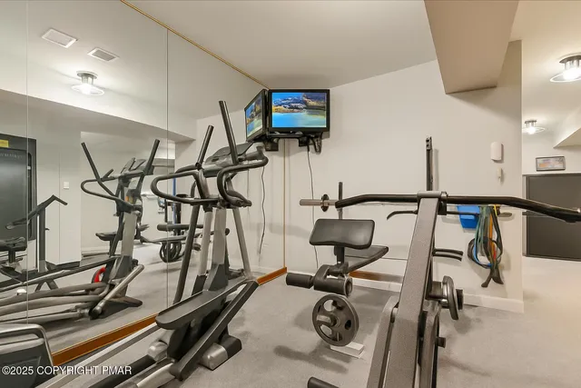 $824,900 | 257 Eastshore Drive, East Stroudsburg, PA 18301