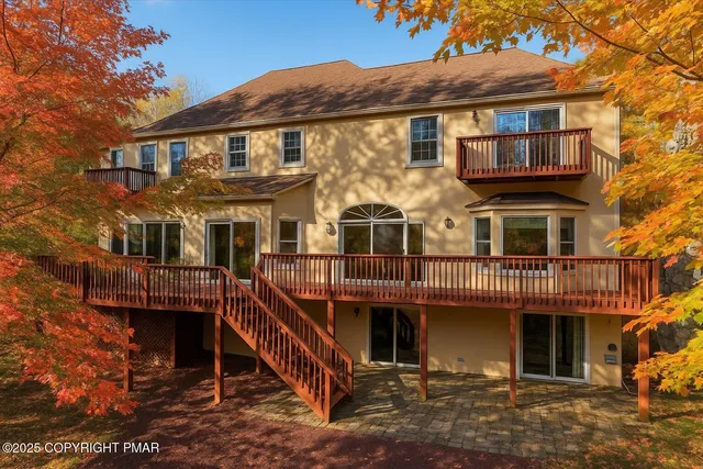 $824,900 | 257 Eastshore Drive, East Stroudsburg, PA 18301