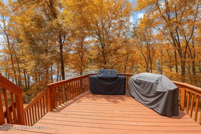 $824,900 | 257 Eastshore Drive, East Stroudsburg, PA 18301