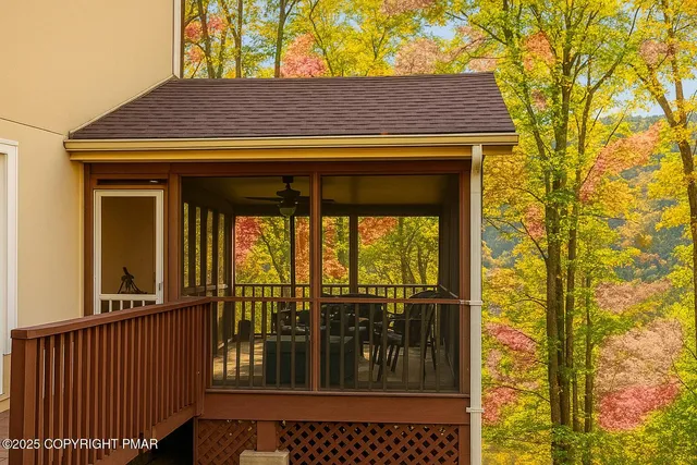 $824,900 | 257 Eastshore Drive, East Stroudsburg, PA 18301