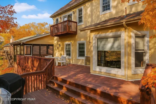 $824,900 | 257 Eastshore Drive, East Stroudsburg, PA 18301