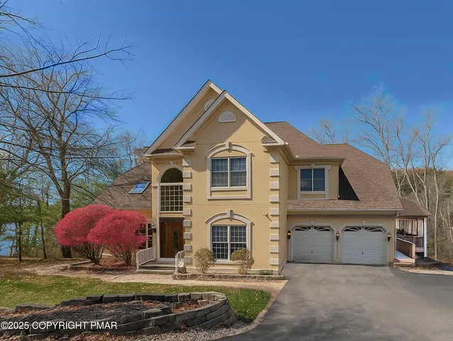 $824,900 | 257 Eastshore Drive, East Stroudsburg, PA 18301