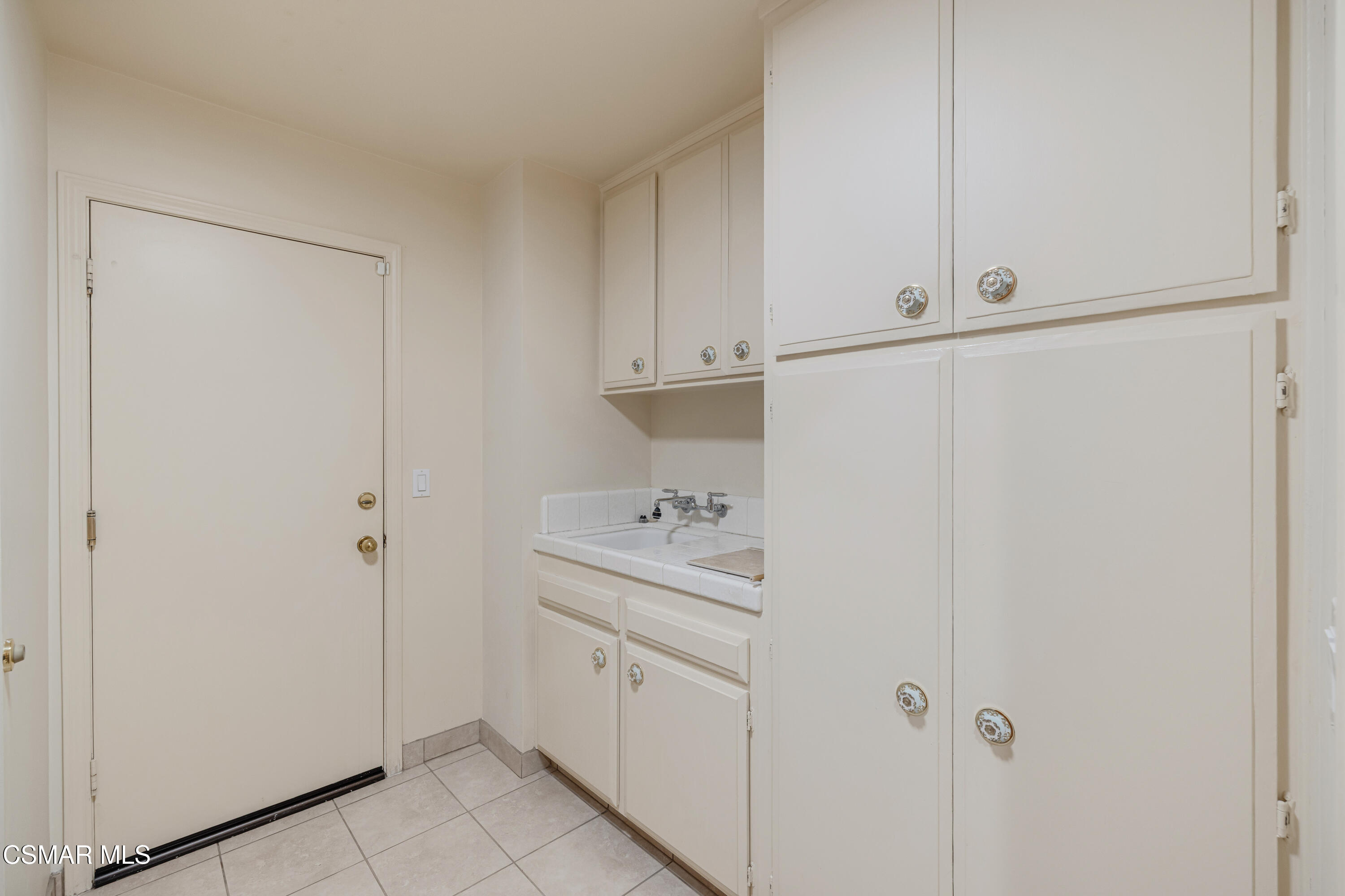 18128 Sandringham Court Porter Ranch, CA 91326 - Photo 25 of 60 laundry room