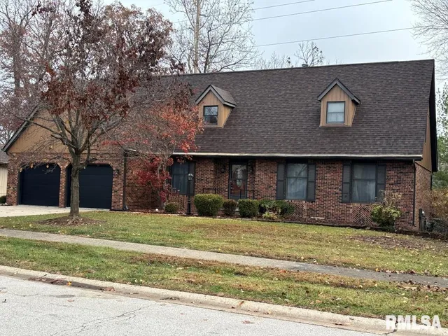 $324,900 | 3405 Bluff Road, Springfield, IL 62711