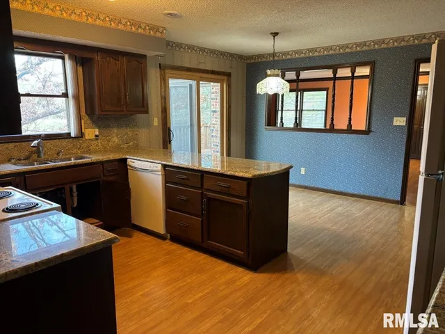 $324,900 | 3405 Bluff Road, Springfield, IL 62711