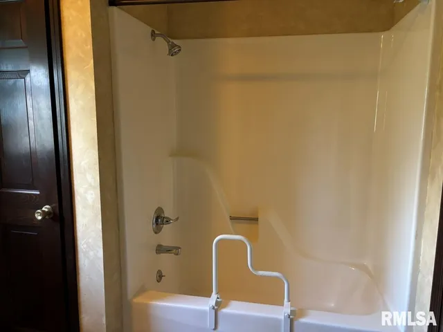 $324,900 | 3405 Bluff Road, Springfield, IL 62711