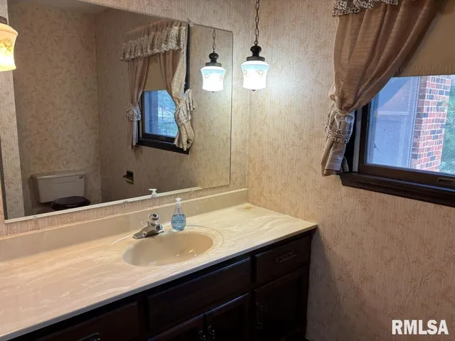 $324,900 | 3405 Bluff Road, Springfield, IL 62711