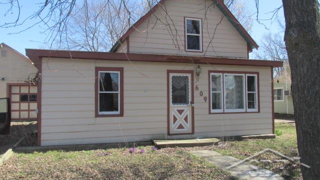 609 South Maple St. Louis, MI 48880 - Photo 1 of 13 31238131.JPG