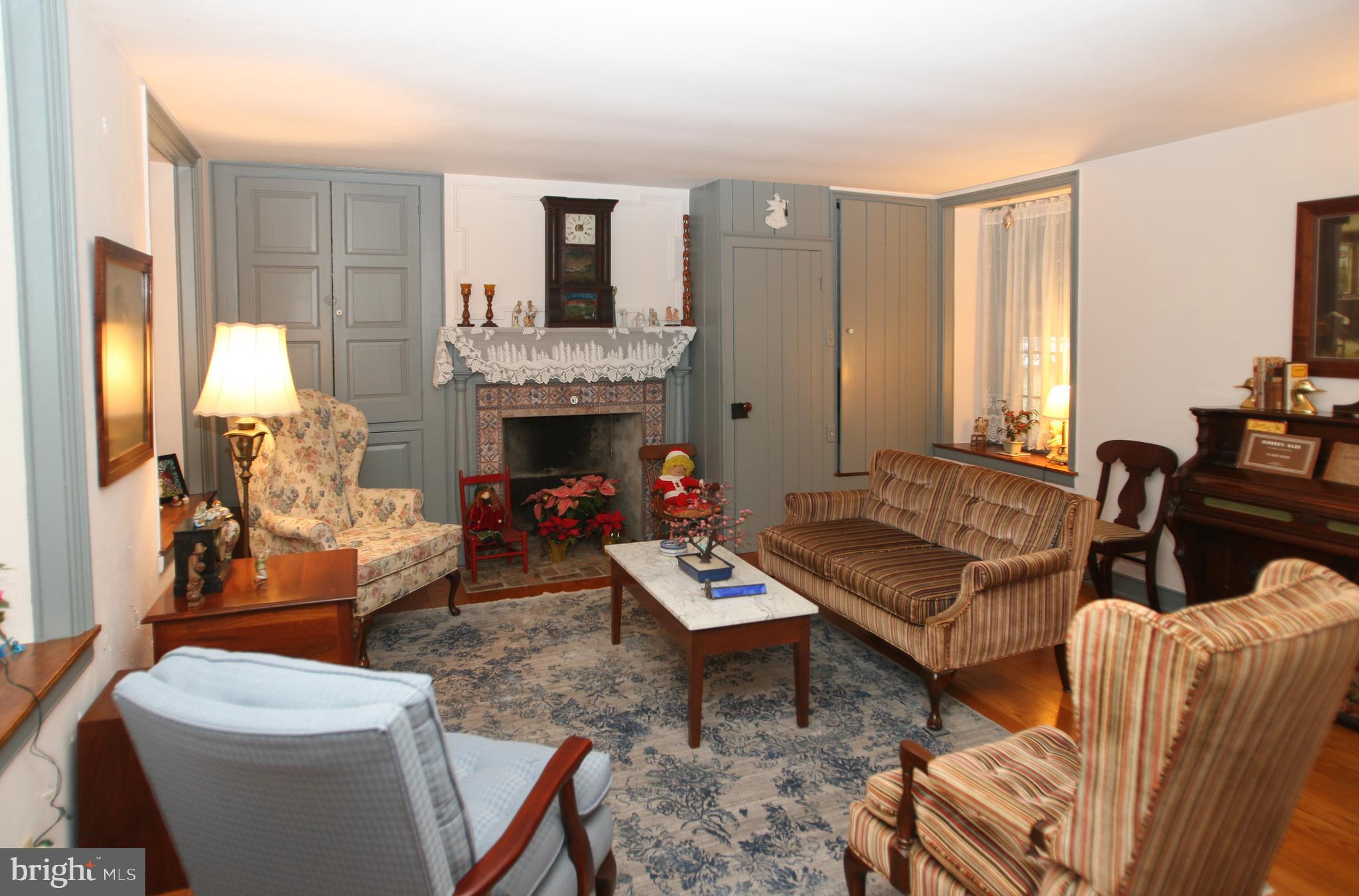 308 Northbank Road Landenberg, PA 19350 - Photo 3 of 38 Living room from front door