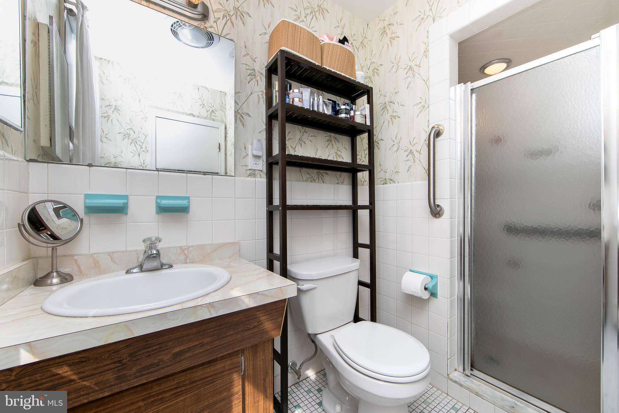 800 West Rolling Road Springfield, PA 19064 - Photo 28 of 53 Primary bath with shower stall