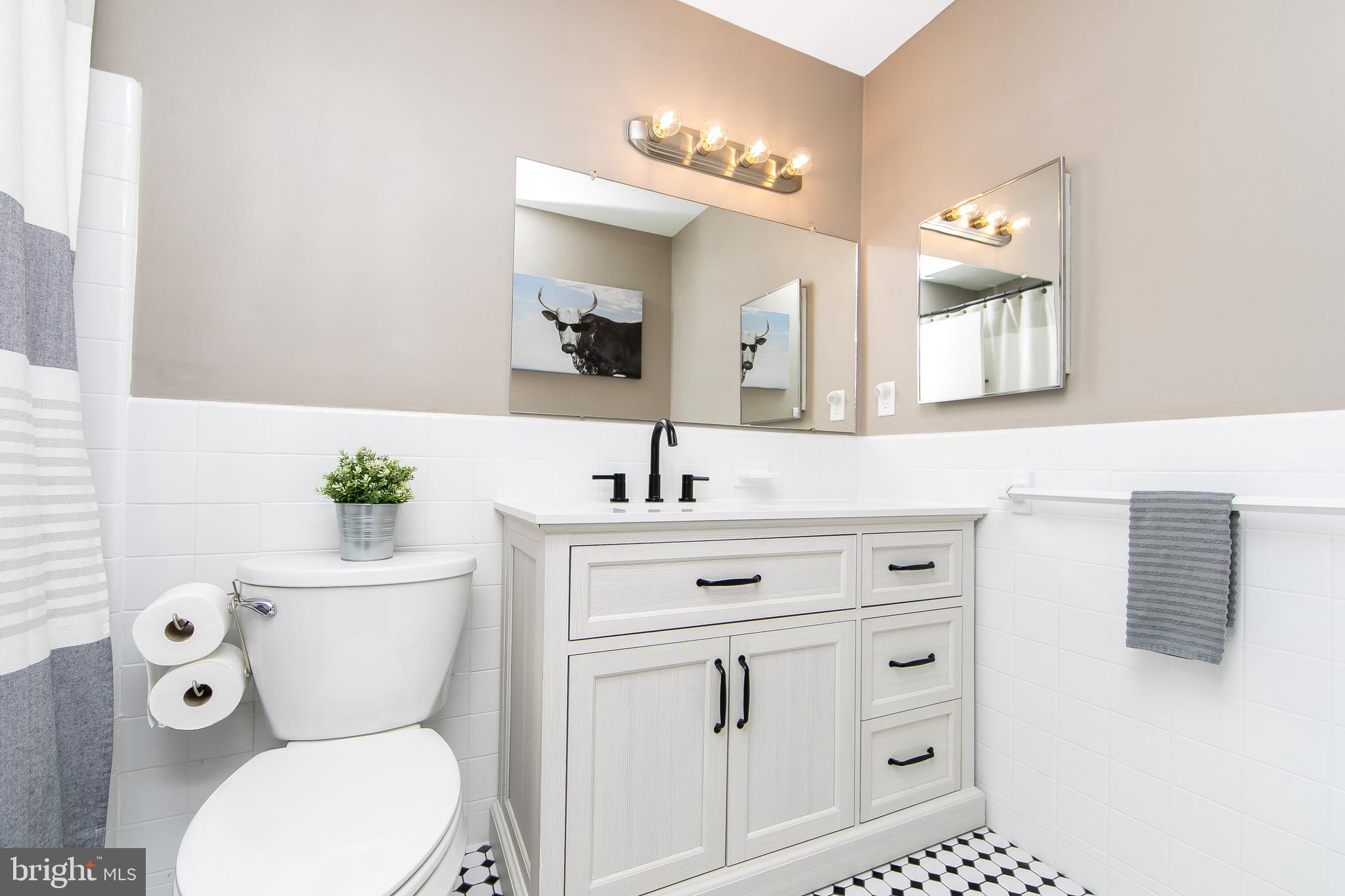 800 West Rolling Road Springfield, PA 19064 - Photo 34 of 53 Hall Bath