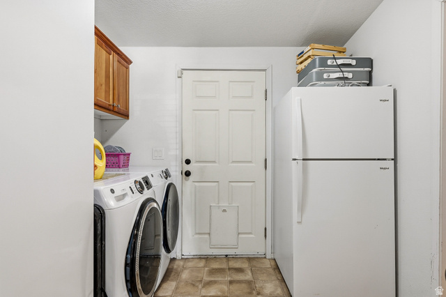 1637 East Midvalley Road Enoch, UT 84721 - Photo 32 of 48 Laundry room with a textured ceiling and separate washer and dryer