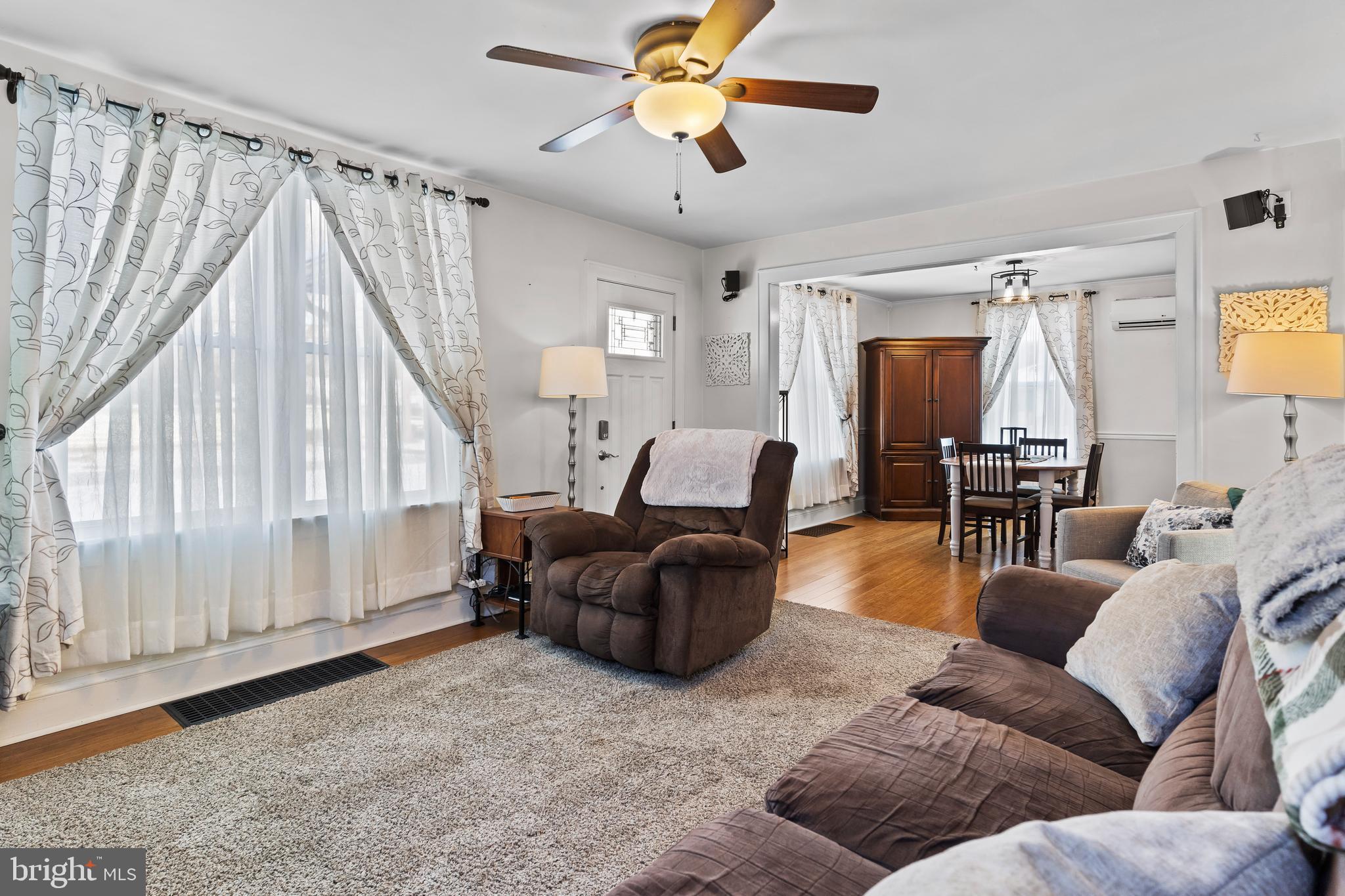 910 West Louther Street Carlisle, PA 17013 - Photo 7 of 39 Bright and Light