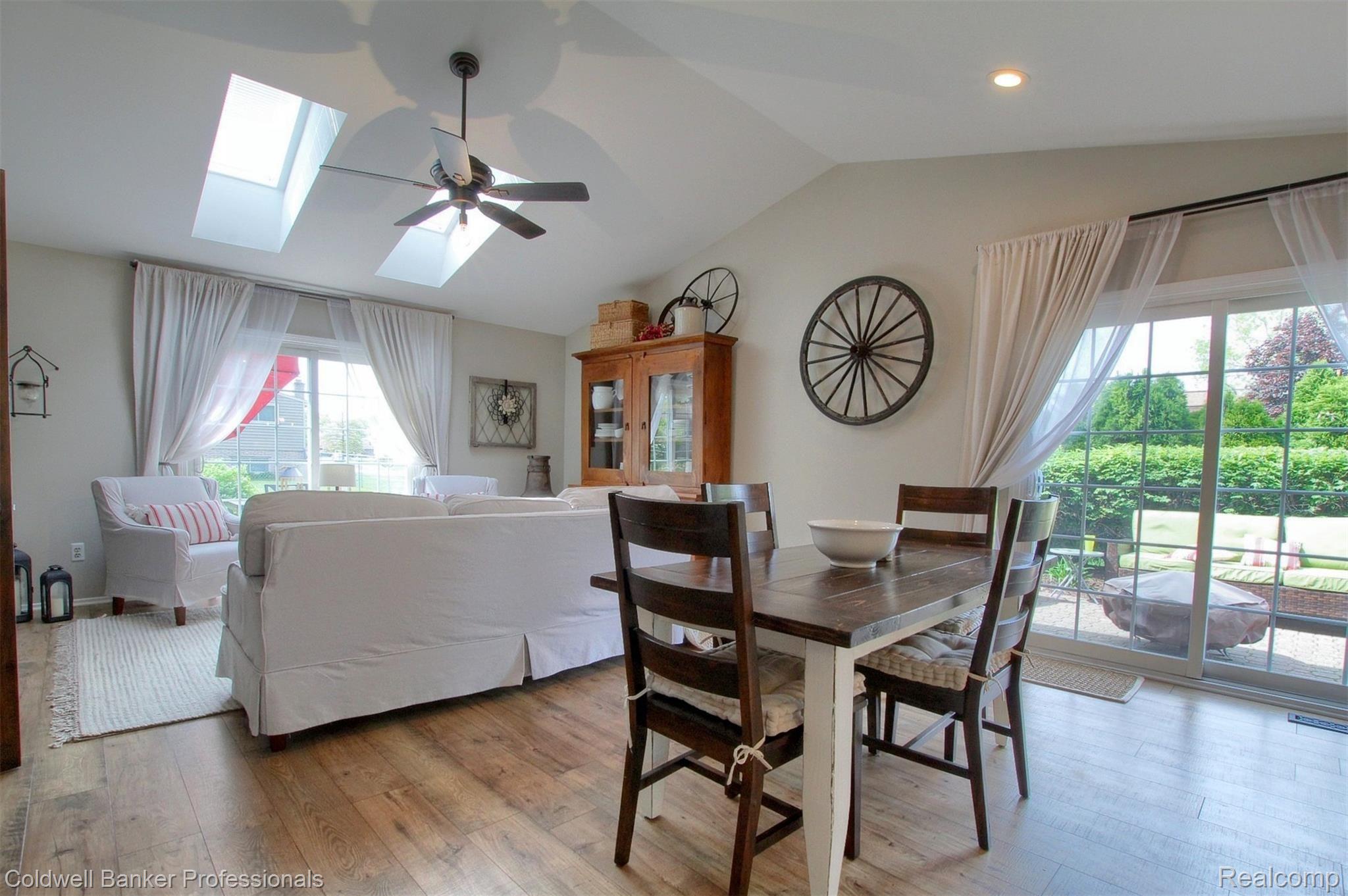 475 North Willard Road Canton, MI 48187 - Photo 8 of 41 So Much Natural Light!