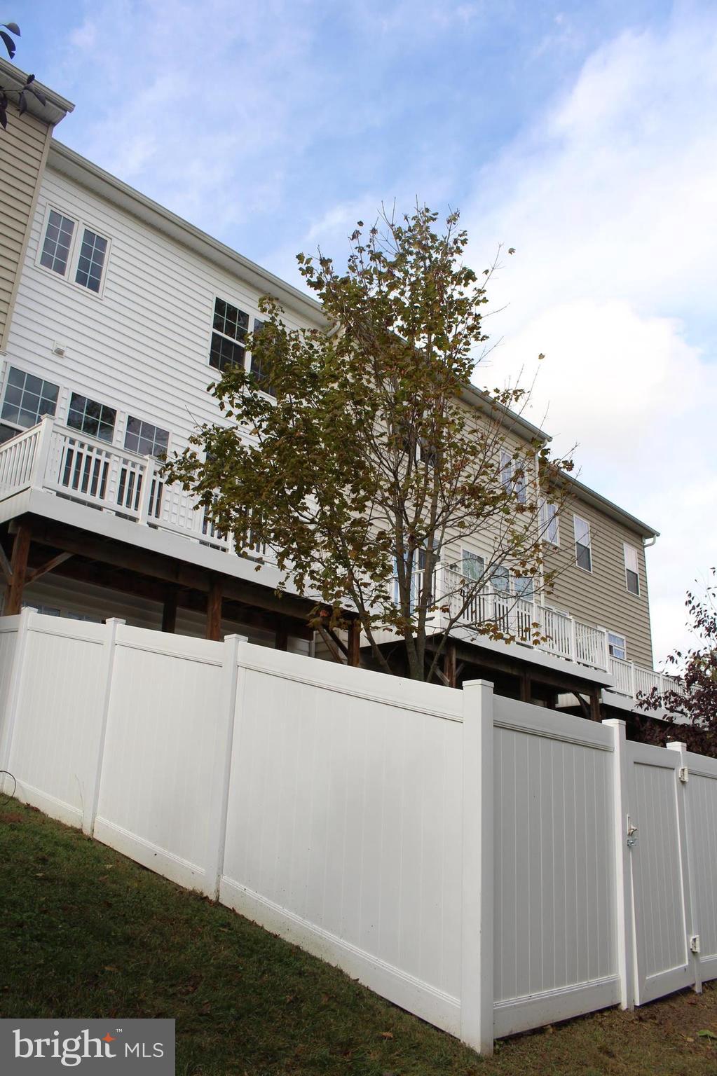 8104 Sport View Road Landover, MD 20785 - Photo 27 of 27 Exterior (Rear)