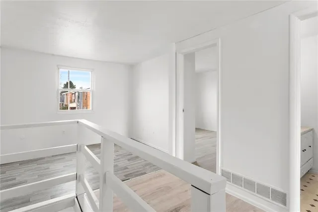 a view of entryway with bedroom