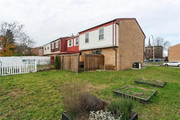 a view of a house with backyard