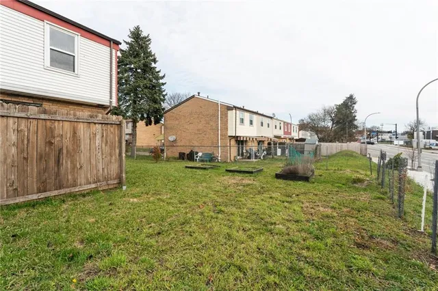 a view of a house with backyard