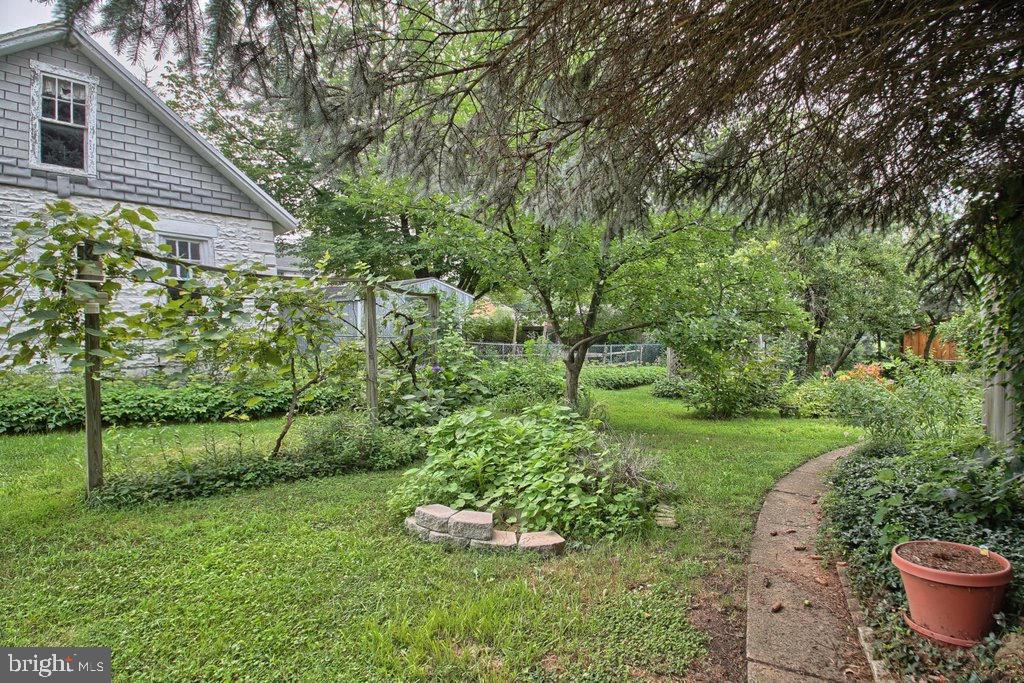 316 Pleasure Road Lancaster, PA 17601 - Photo 2 of 26 Gallery Image 2