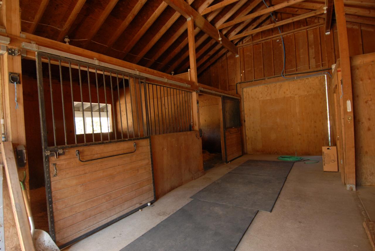 15855 Montgomery Ranch Road Redding, CA 96001 - Photo 7 of 12 a view of entryway
