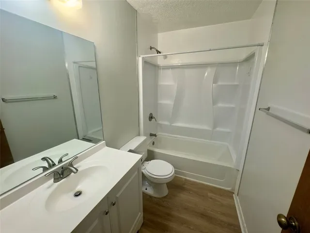 $1,325 | 112 B South Mockingbird Lane, Lockhart, TX 78644