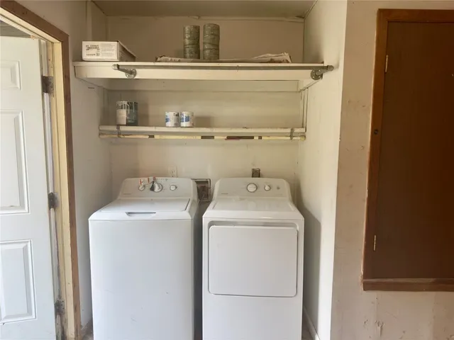 $1,325 | 112 B South Mockingbird Lane, Lockhart, TX 78644