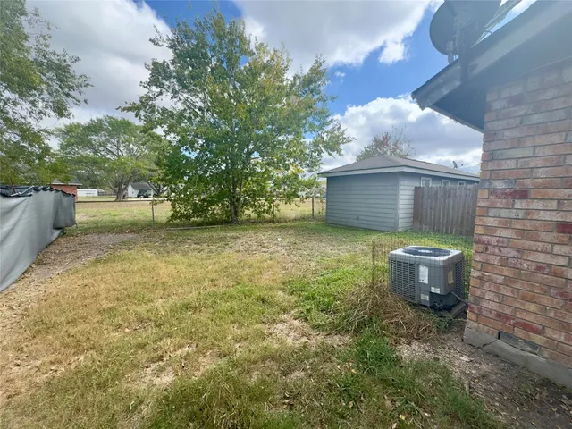 $1,325 | 112 B South Mockingbird Lane, Lockhart, TX 78644