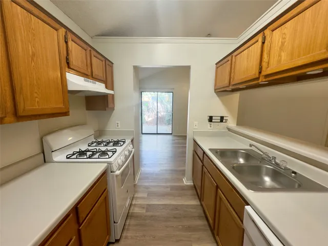 $1,175 | 112 B South Mockingbird Lane, Lockhart, TX 78644