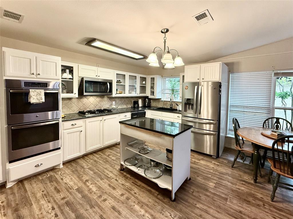 1206 Mildred Lane Benbrook, TX 76126 - Photo 14 of 38