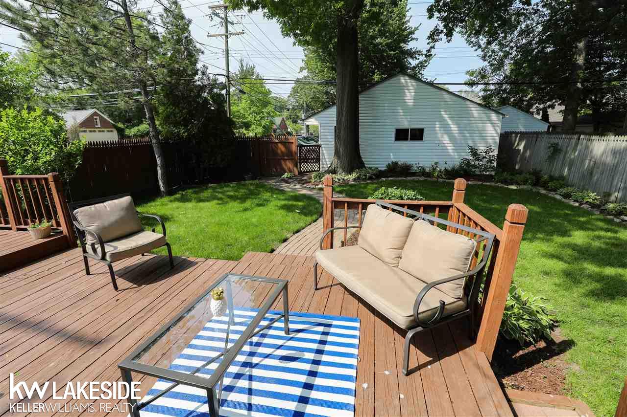 1656 Hampton Road Grosse Pointe, MI 48236 - Photo 37 of 39 31384523-36.JPG
