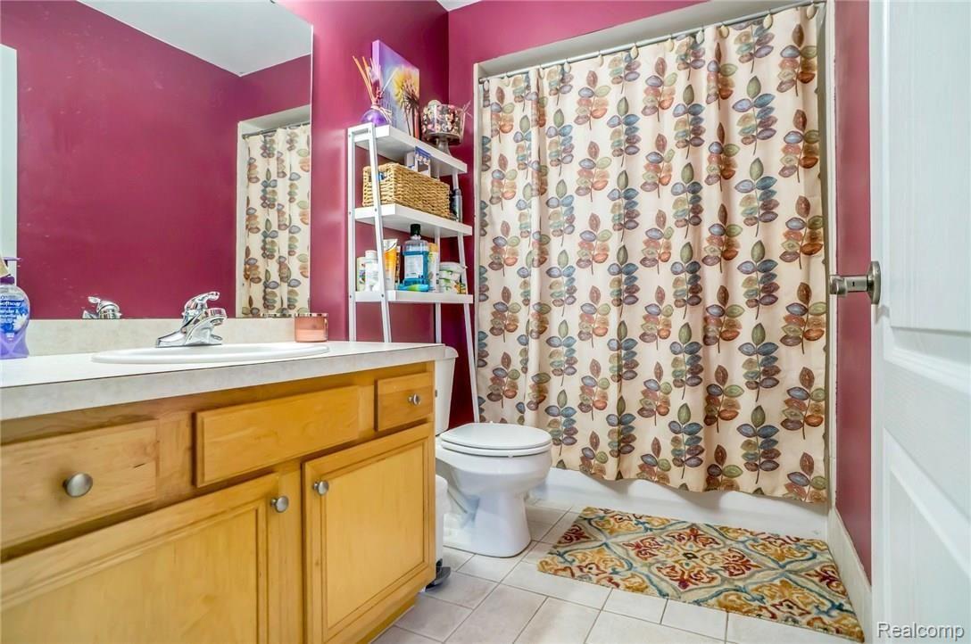 1088 Thorn Ridge Drive Howell, MI 48843 - Photo 20 of 30 20.jpg