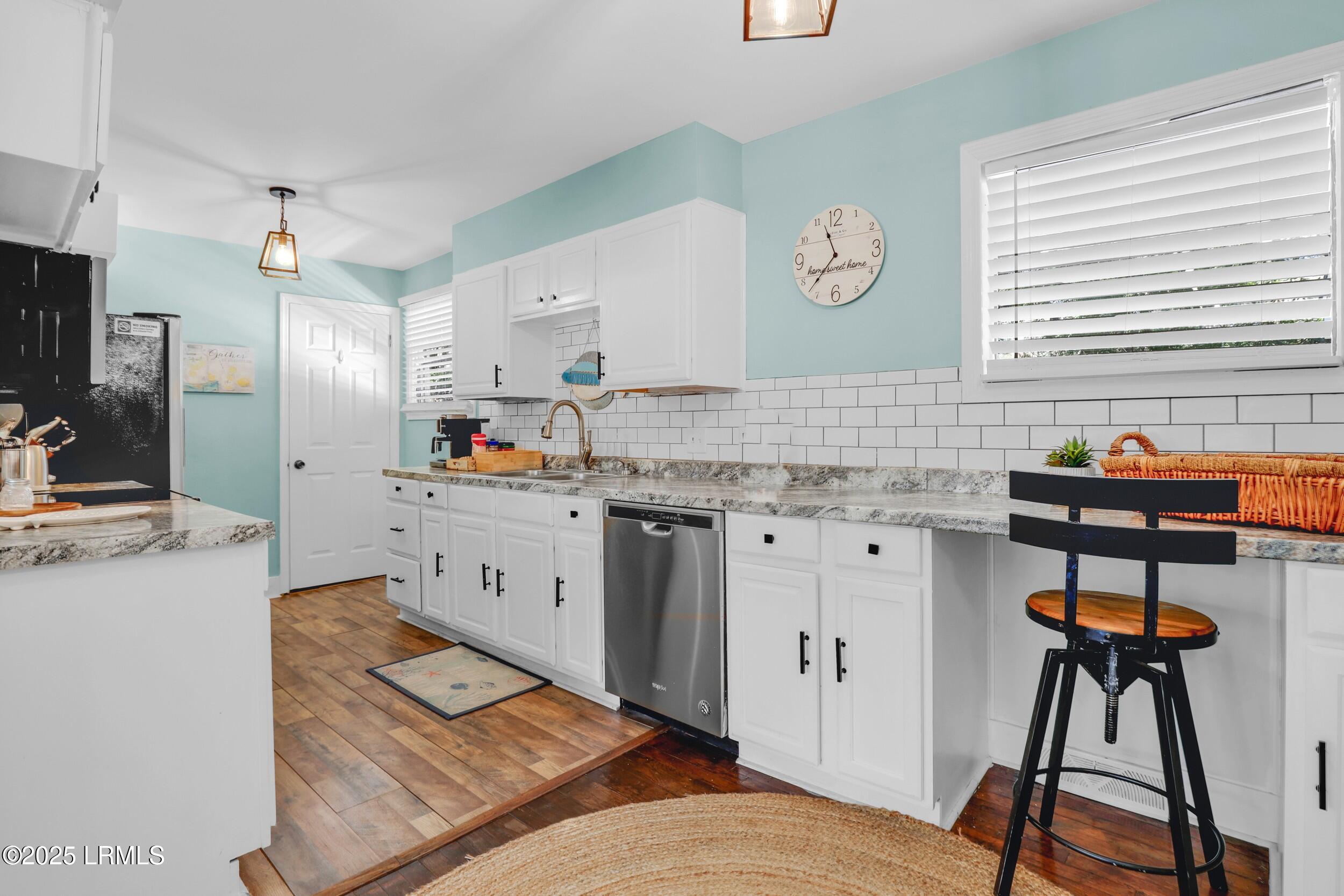 1704 Camellia Road Beaufort, SC 29902 - Photo 9 of 36 Tons of Cabinet Space