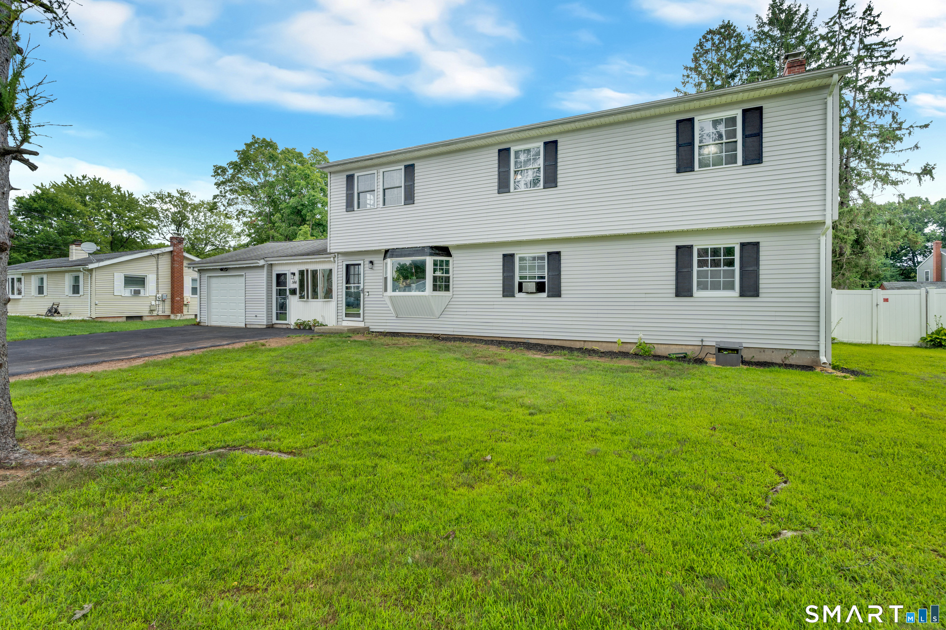 144 Green Manor Road Enfield, CT 06082 - Photo 3 of 39 Gallery Image 3