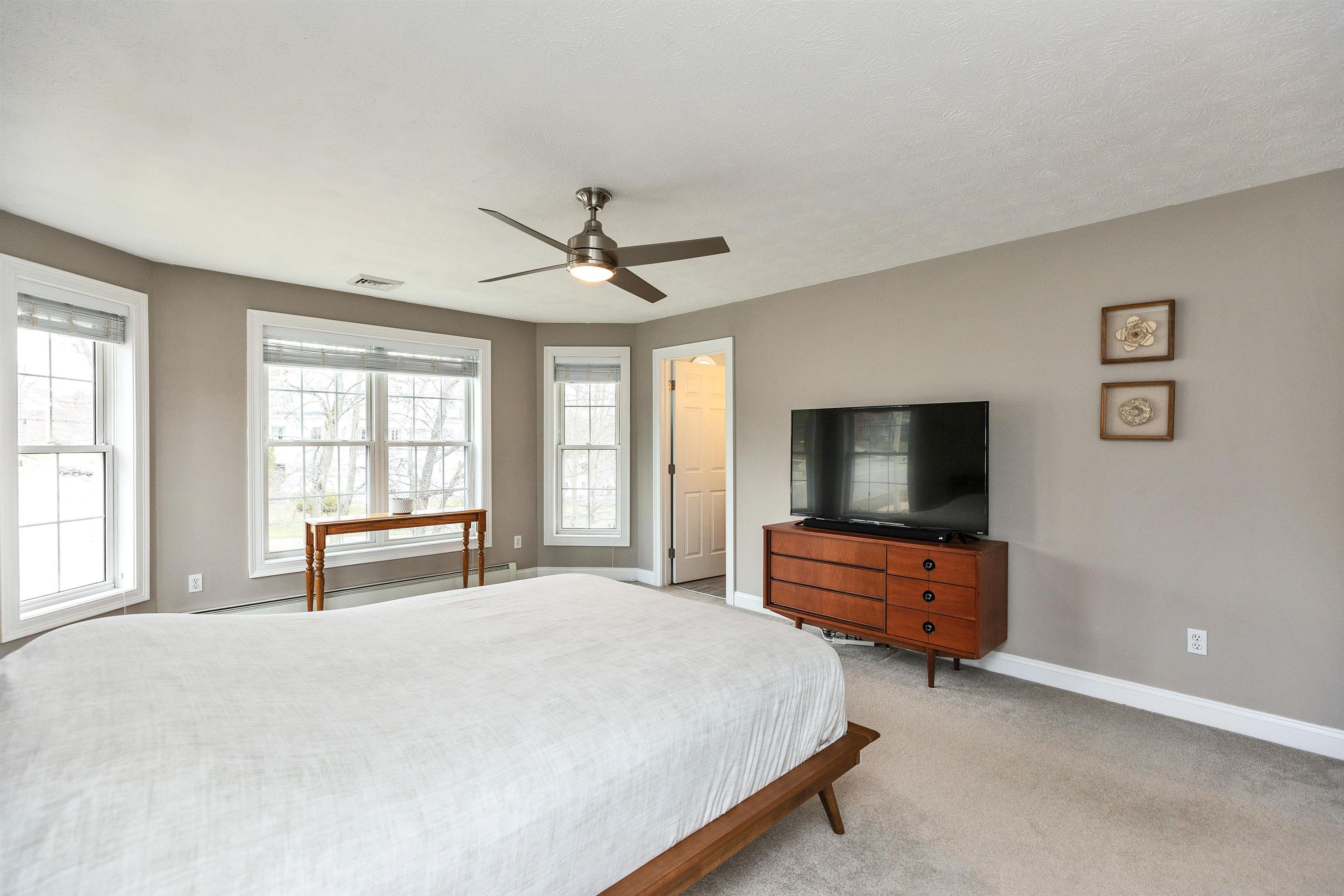 2246 Elm Street Manchester, NH 03104 - Photo 23 of 40
