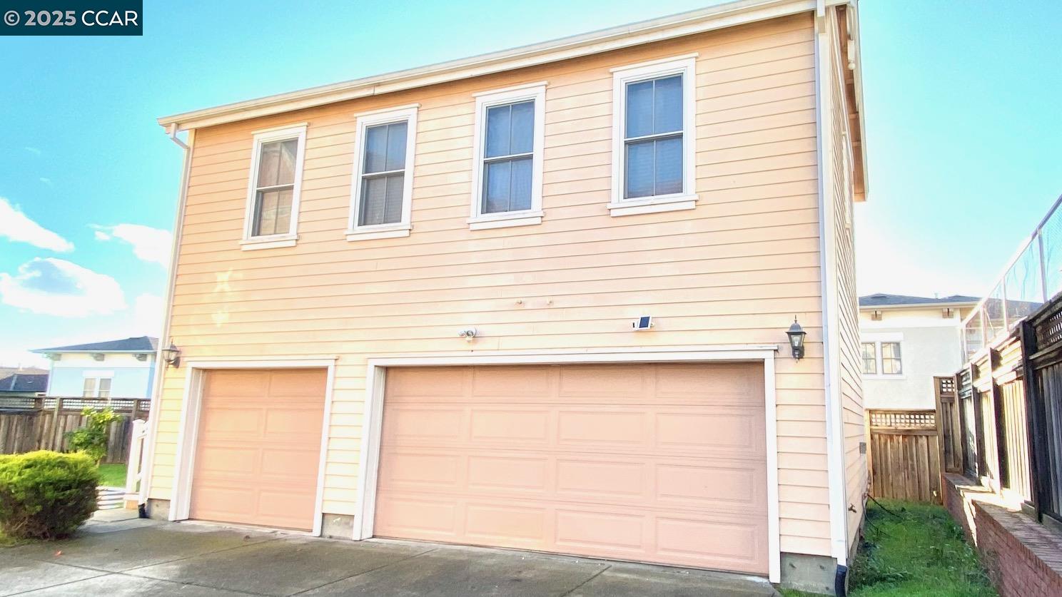 1027 Main Street, Unit B Hercules, CA 94547 - Photo 4 of 39 a front view of a house with a yard