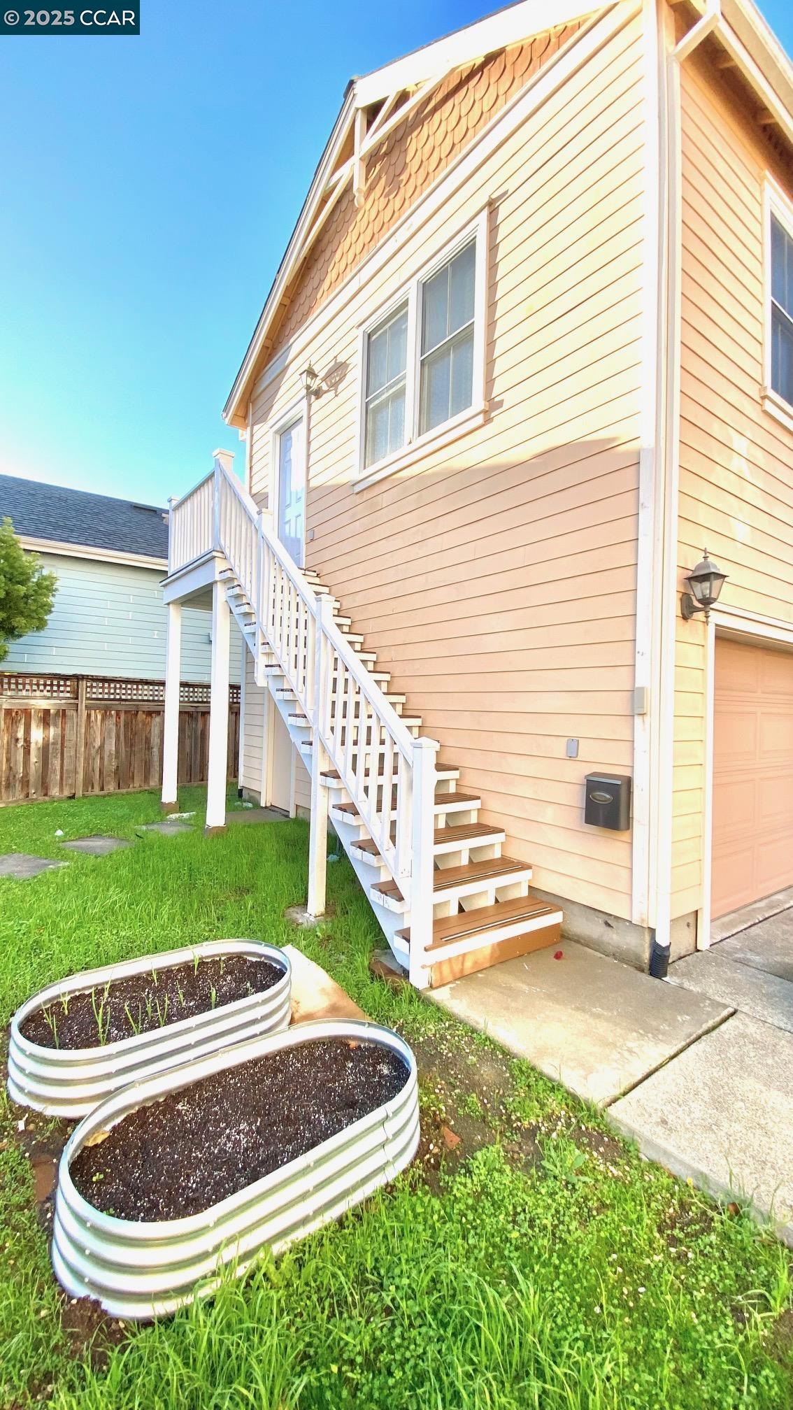 1027 Main Street, Unit B Hercules, CA 94547 - Photo 5 of 39 a view of outdoor space yard and house