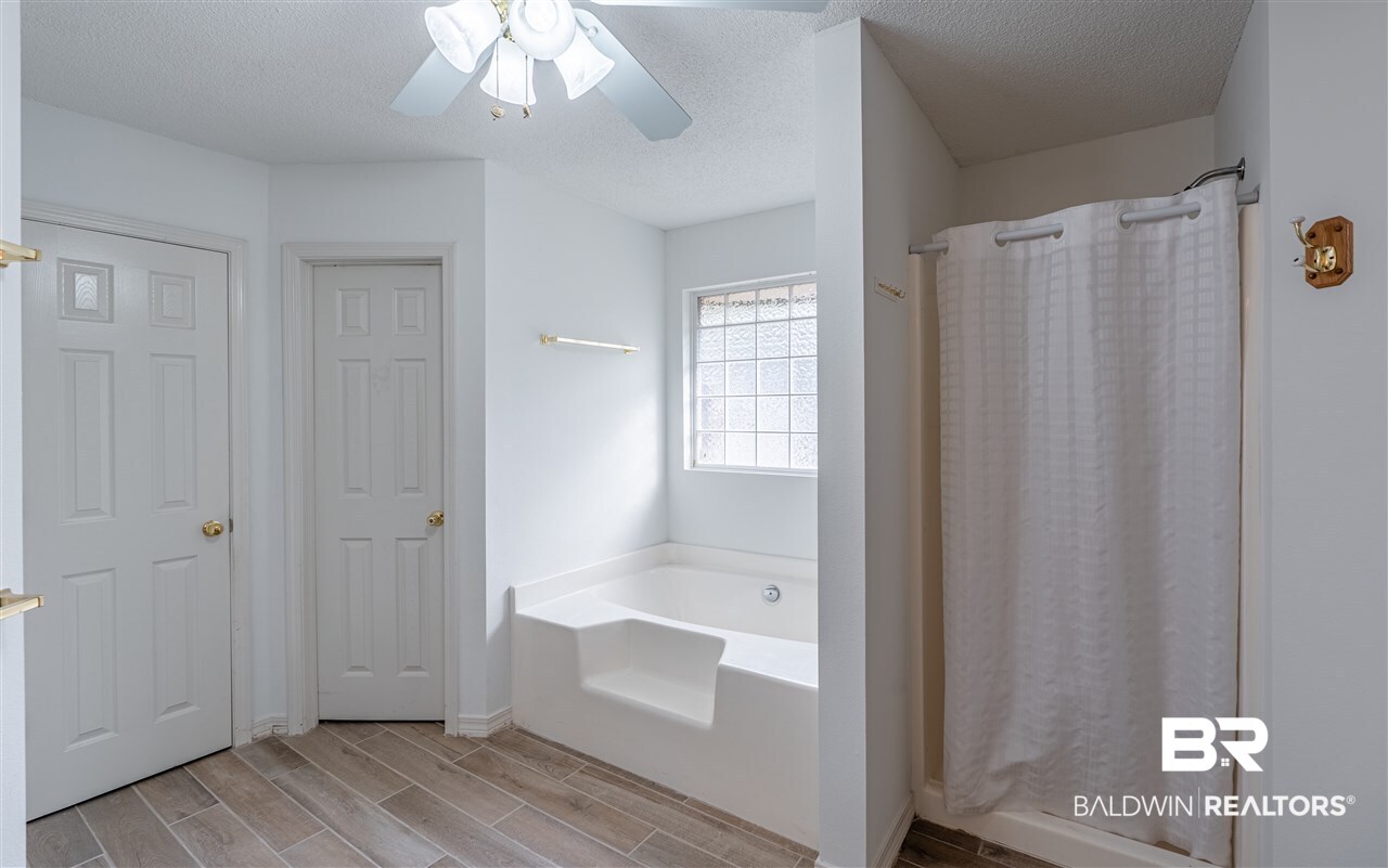 139 Destrehan Road Fairhope, AL 36532 - Photo 17 of 25 Master Bathroom