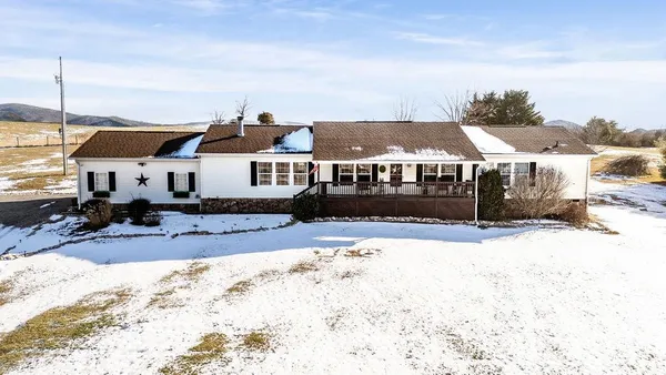 a view of multiple houses with a yard