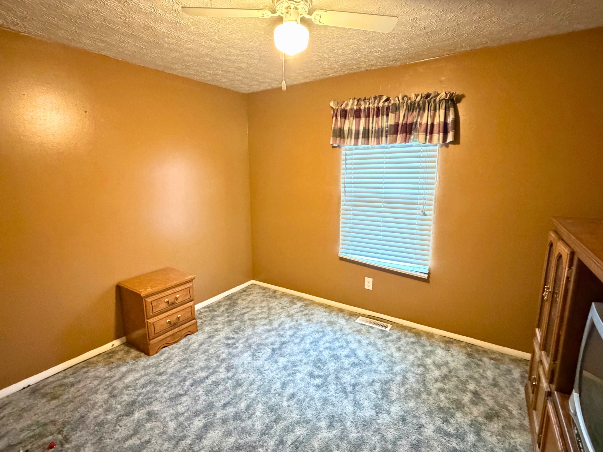 160 Allen Road Drakesboro, KY 42337 - Photo 8 of 15 a view of an empty room with a window