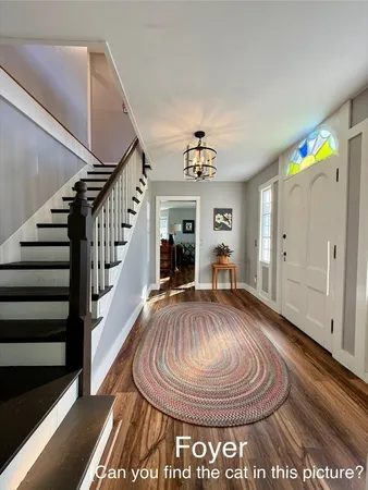 a picture of a wall with a white and white photo