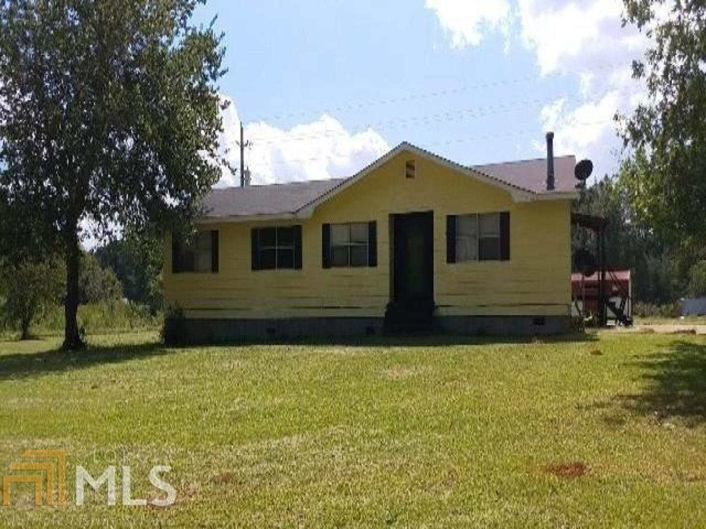 28 Springhill Church Road Rayle, GA 30660 - Photo 1 of 1 a front view of a house with a yard