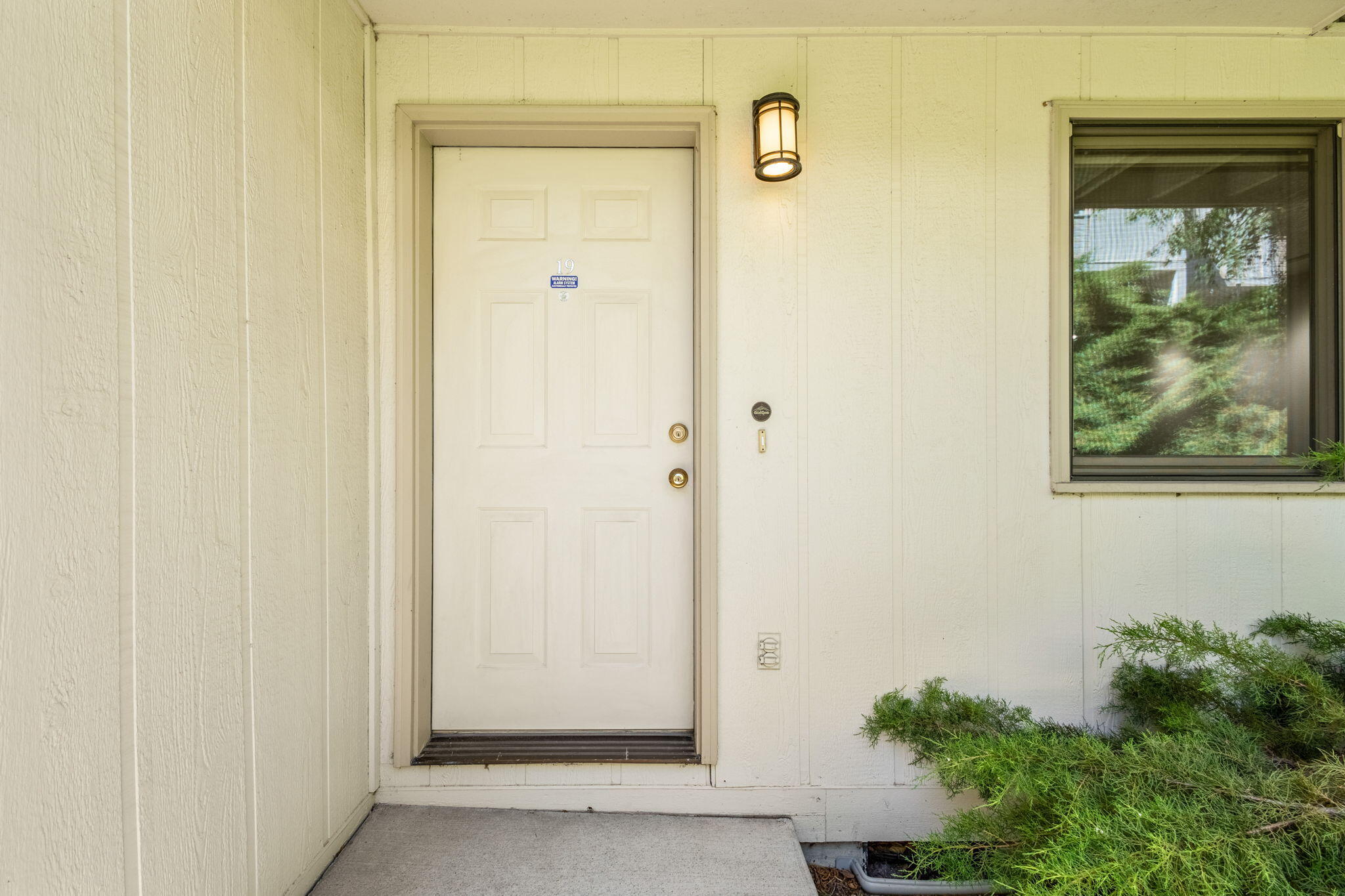 1050 Northeast Butler Market Road, Unit 19 Bend, OR 97701 - Photo 1 of 39 4-web-or-mls-04