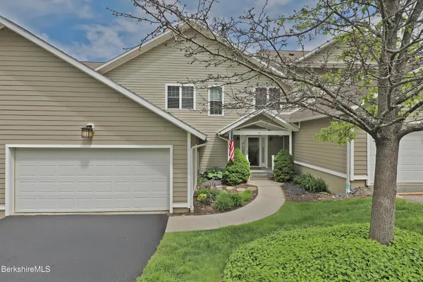 $699,000 | 33 Alpine Trail, Pittsfield, MA 01201