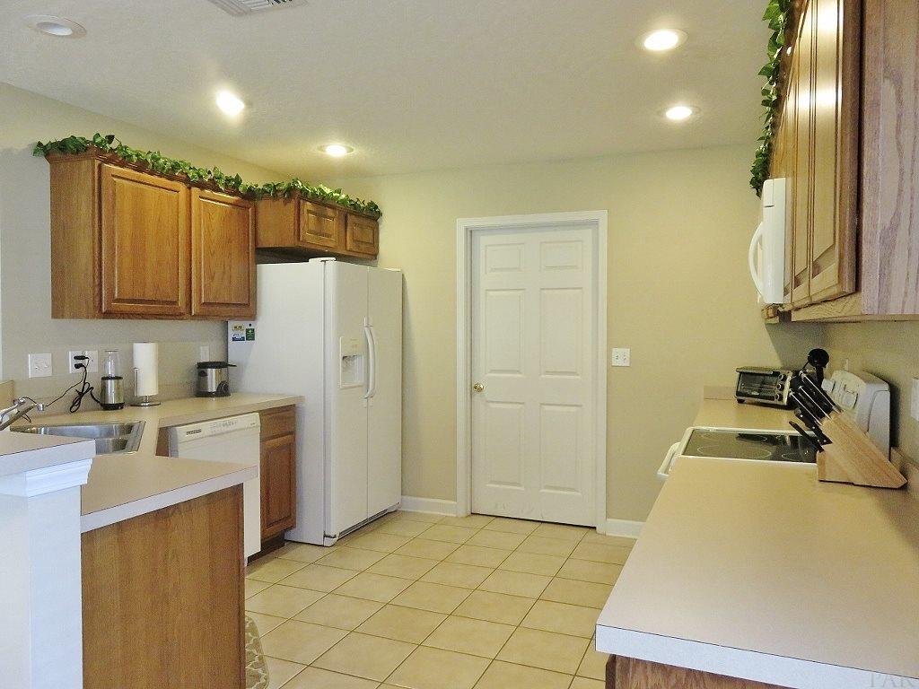 2332 Panhandle Trail Navarre, FL 32566 - Photo 10 of 23