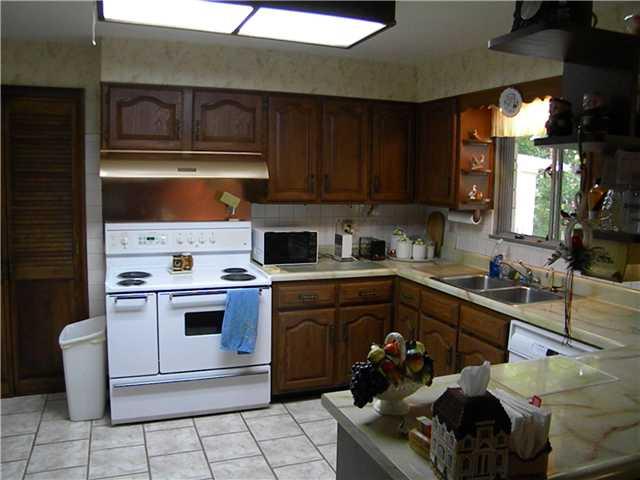 3633 Pinecrest Road Indianapolis, IN 46234 - Photo 4 of 23 Gallery Image 4