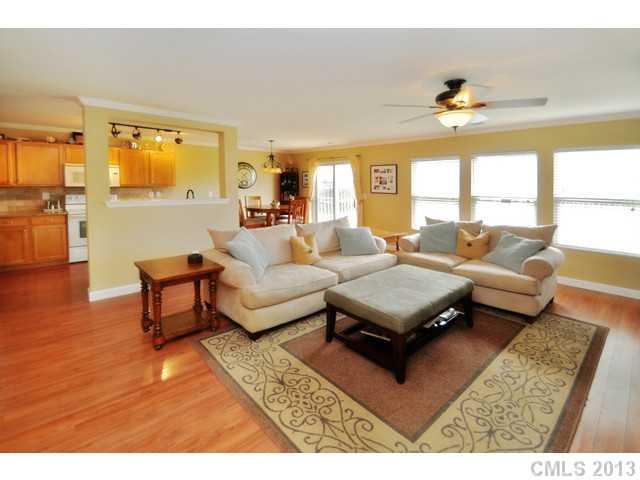 8723 Chalkstone Road Charlotte, NC 28216 - Photo 2 of 12