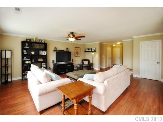 8723 Chalkstone Road Charlotte, NC 28216 - Photo 3 of 12