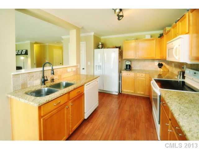 8723 Chalkstone Road Charlotte, NC 28216 - Photo 5 of 12