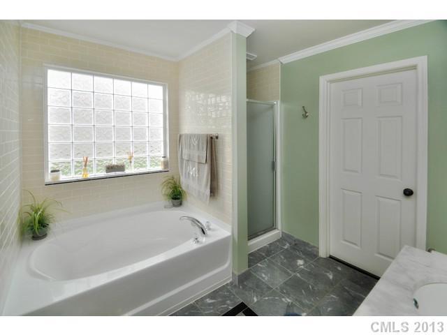 8723 Chalkstone Road Charlotte, NC 28216 - Photo 8 of 12